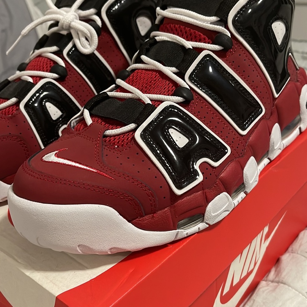 DeadStock NIKE Air Uptempos Red/Black/White